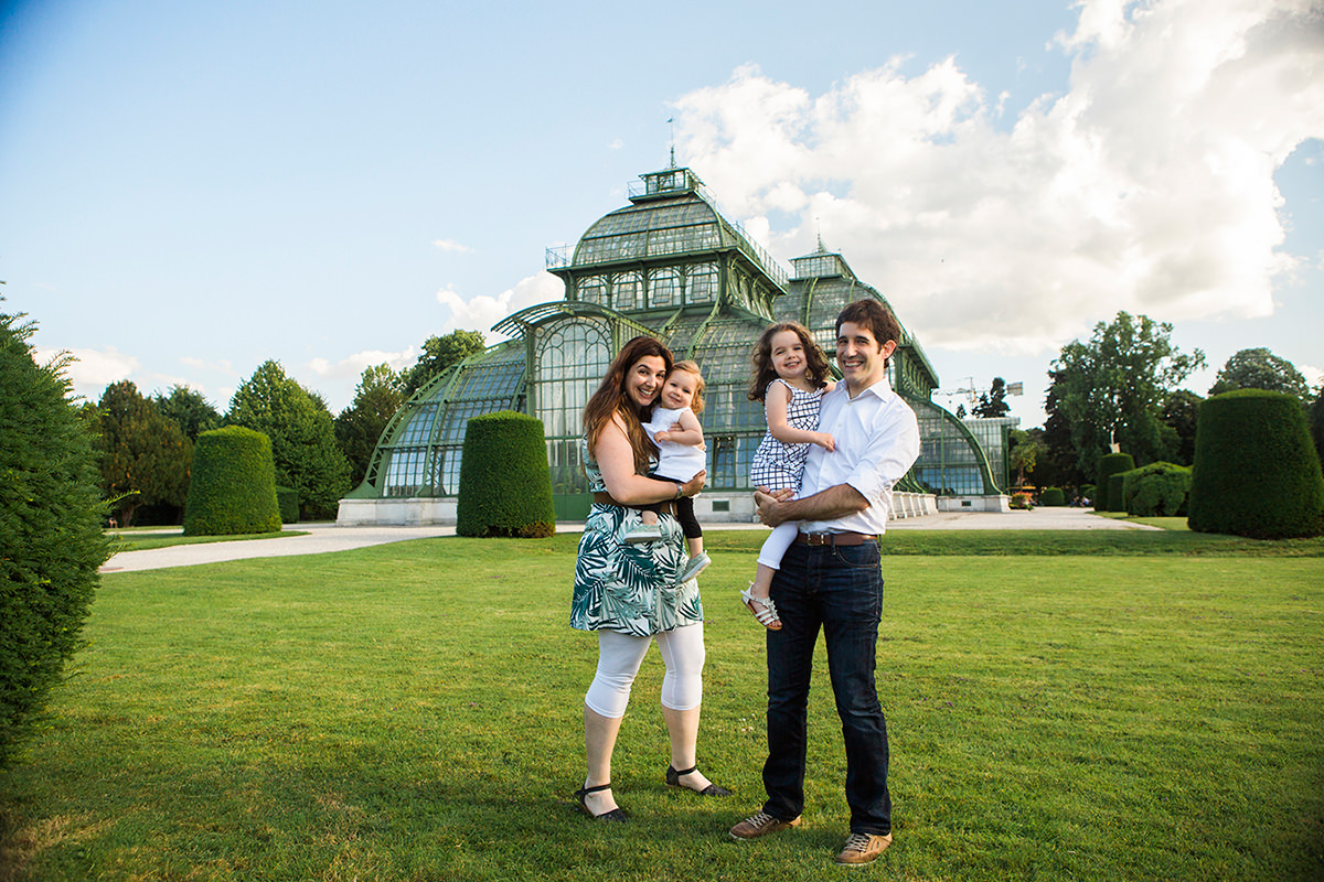 Barbar & iñigo Family photographs in Vienna