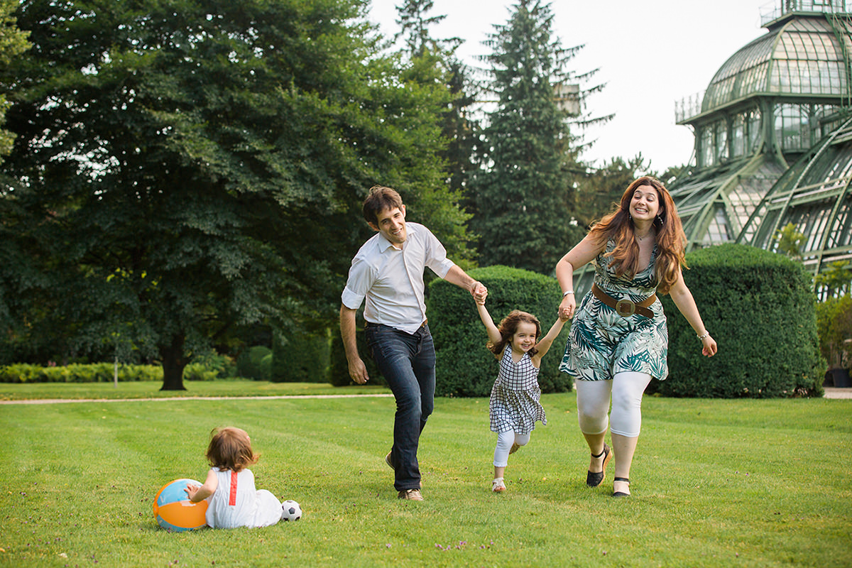 Barbar & iñigo Family photographs in Vienna